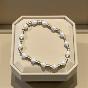 Elegant Gold and White Beaded Bracelet